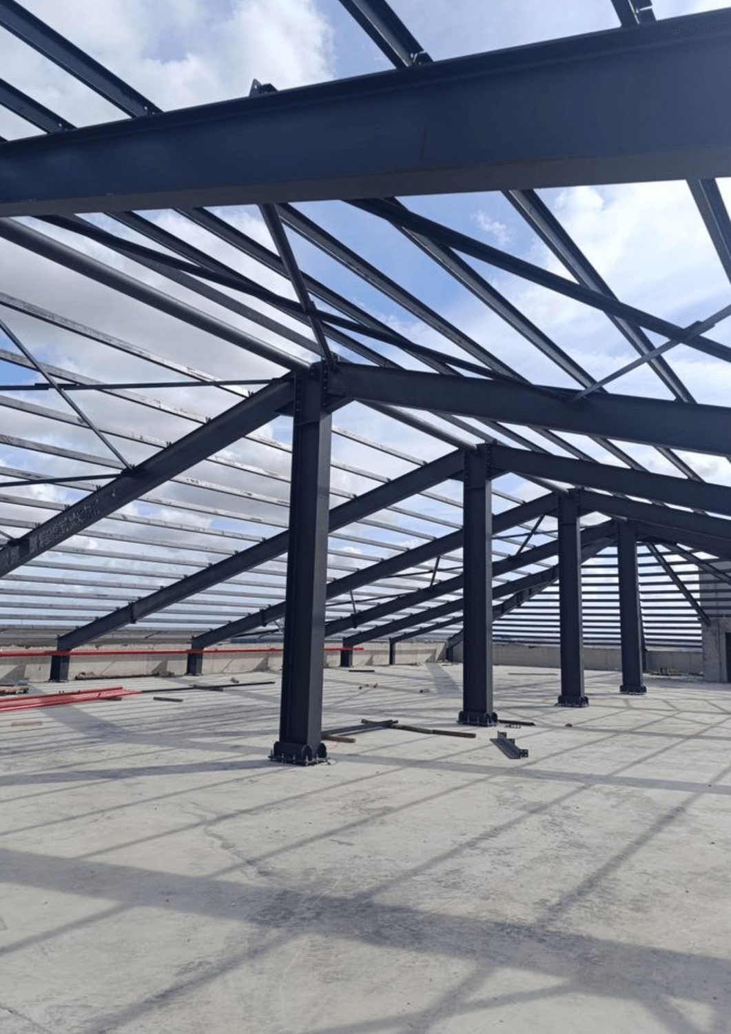 Montaje de estructura metálica con perfiles IP y HEA